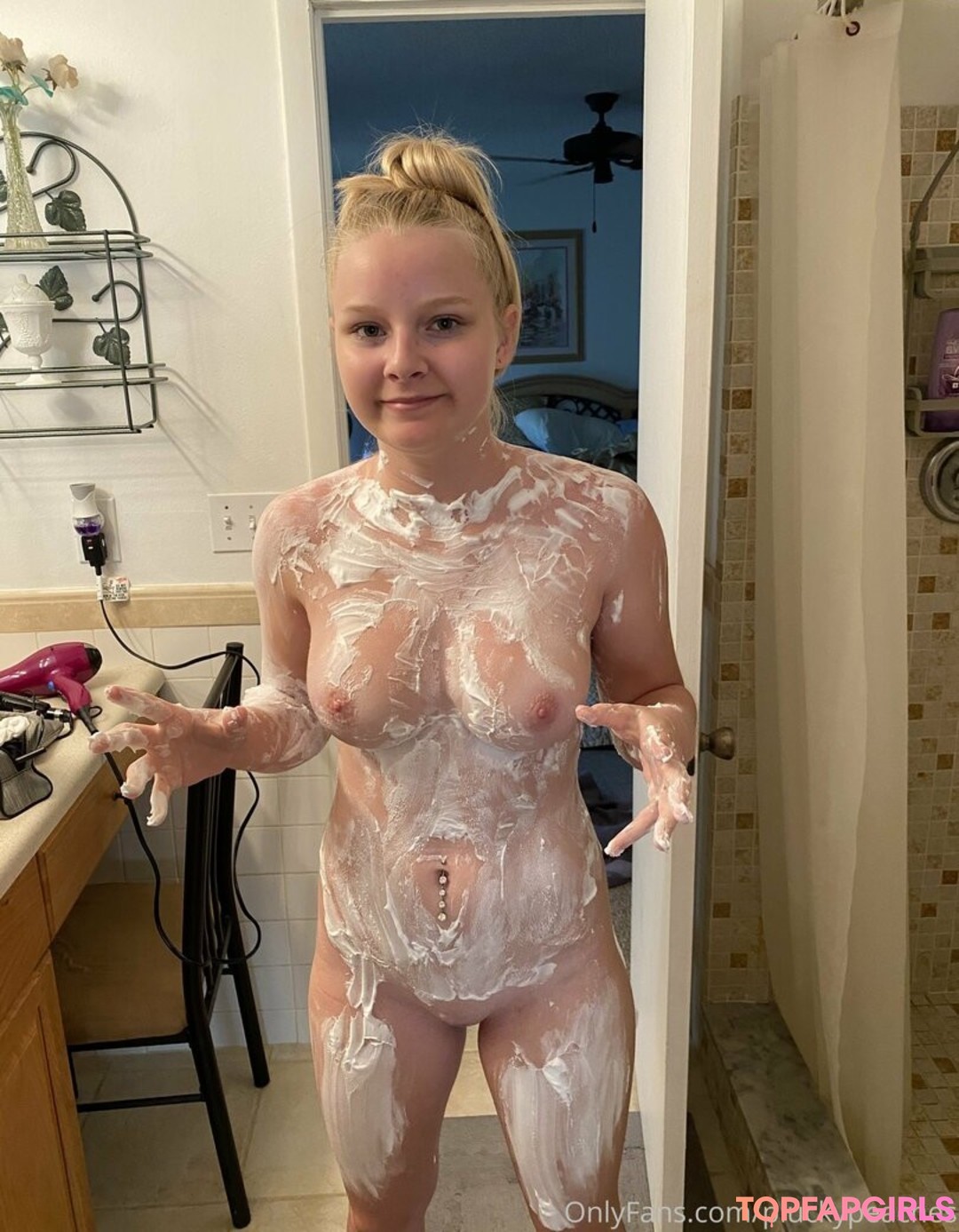 Naakte gelekte OnlyFans-foto van Peaches #1100