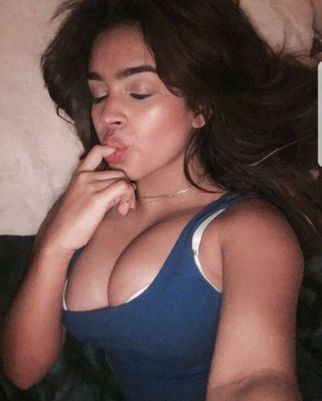 Naakte gelekte OnlyFans-foto van Betsy Martinez
