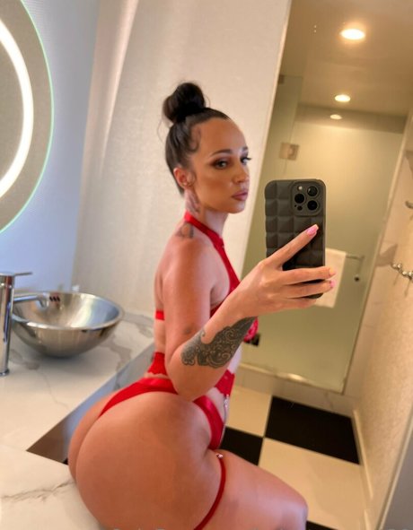Jada Stevens