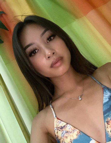 Naakte gelekte OnlyFans-foto van Bbygirlmai