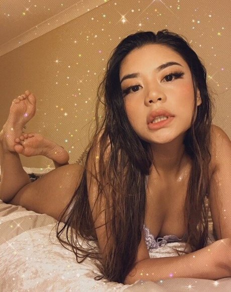Naakte gelekte OnlyFans-foto van Angelsweetsxo