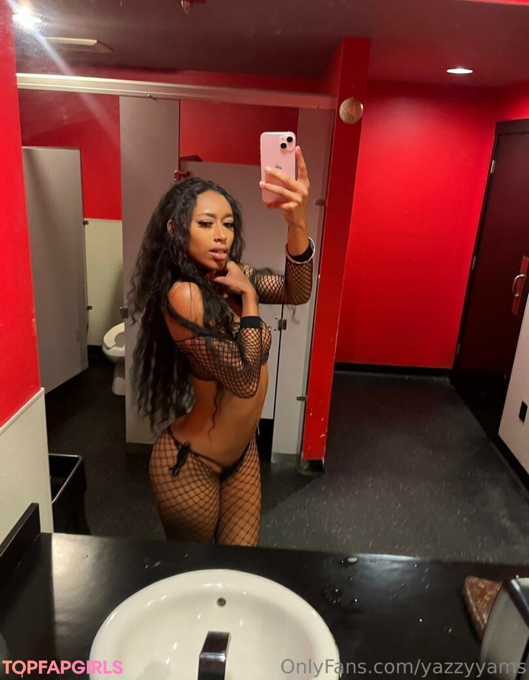 Naakte gelekte OnlyFans-foto van Yazzyyams #1003