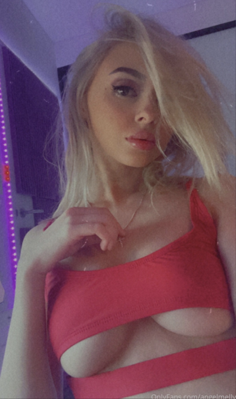 Naakte gelekte OnlyFans-foto van Angelmelly