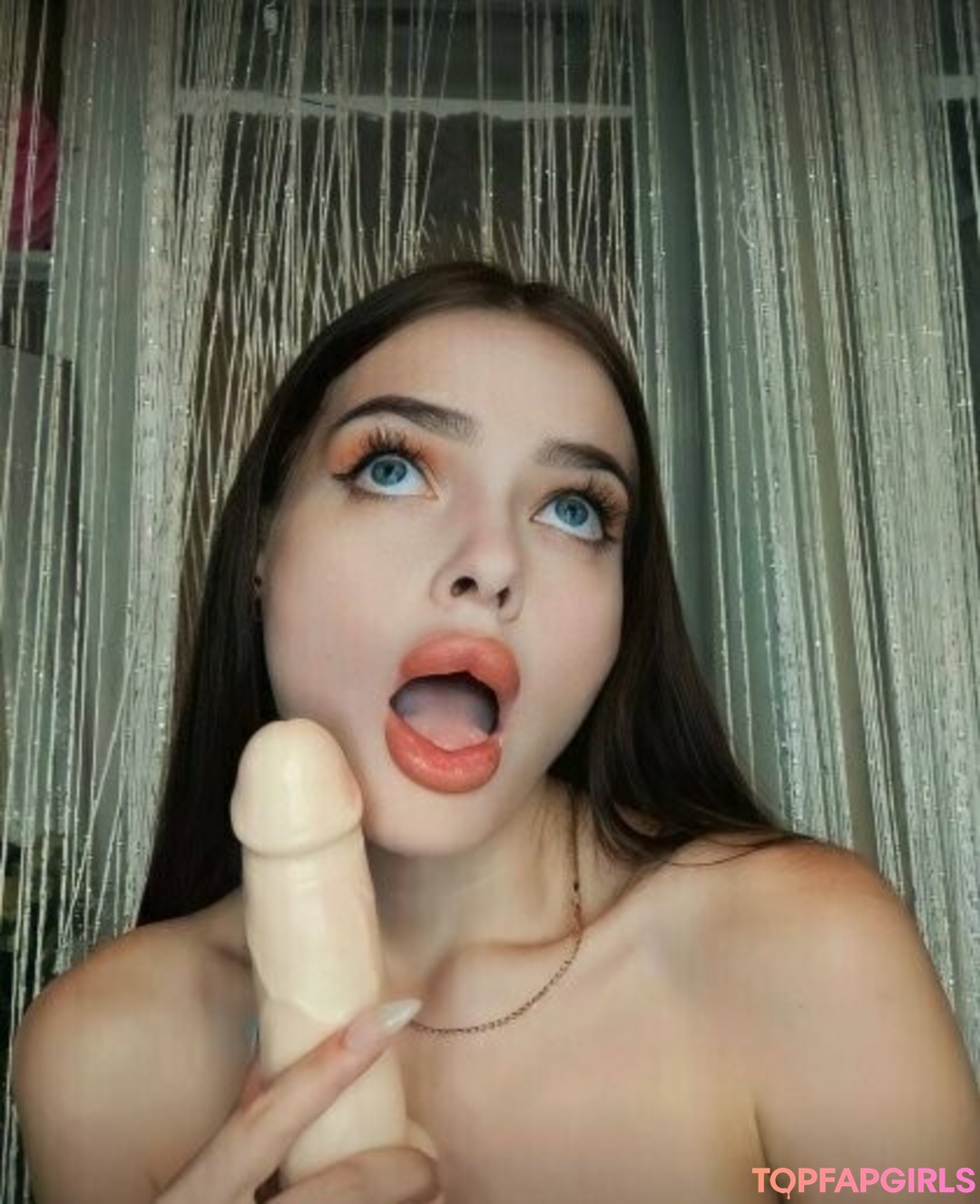 Naakte gelekte OnlyFans-foto van Kora Lina #1075