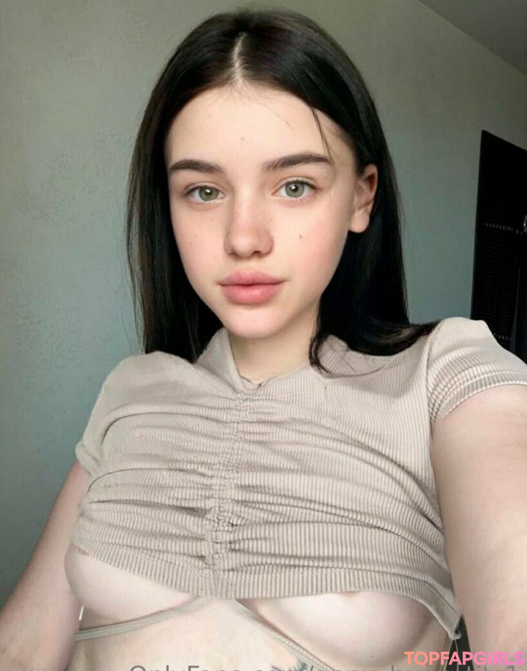 Naakte gelekte OnlyFans-foto van Kora Lina #1176