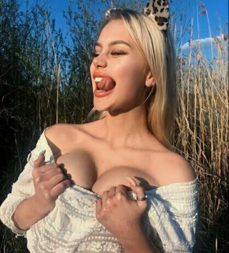 Naakte gelekte OnlyFans-foto van Kora Lina