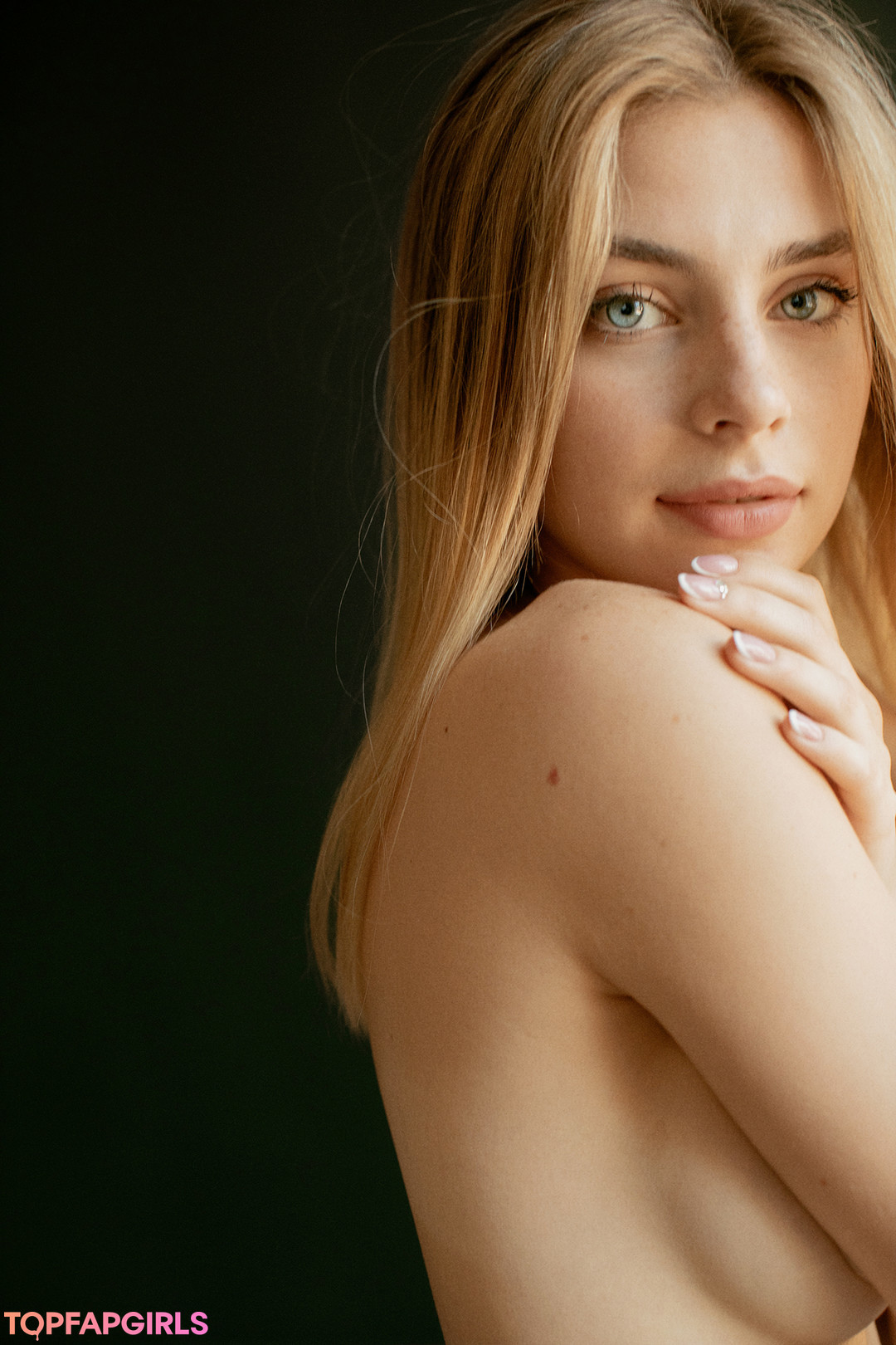 Naakte gelekte OnlyFans-foto van Irina Sivalnaya #673