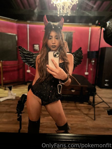 Naakte gelekte OnlyFans-foto van Pokemonfit