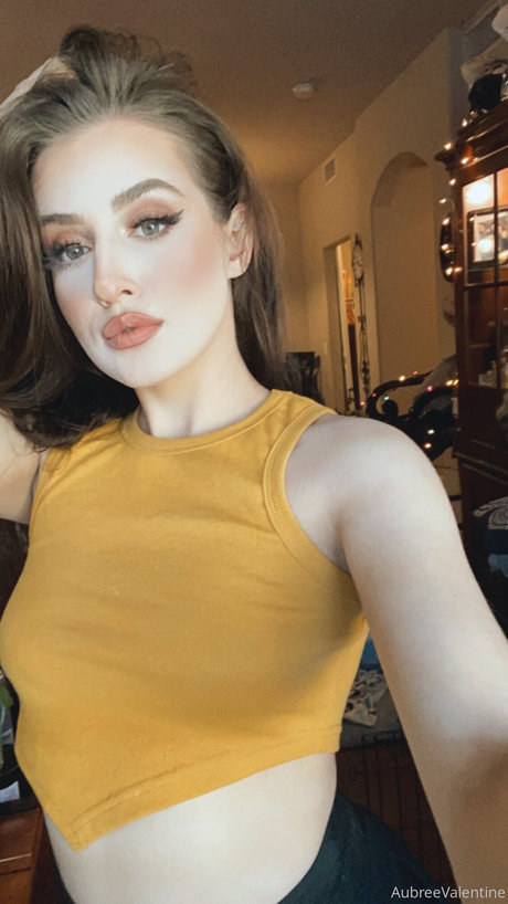 Naakte gelekte OnlyFans-foto van Aubree Valentine