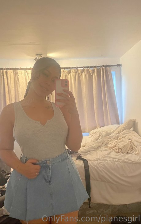 Naakte gelekte OnlyFans-foto van Planesgirl