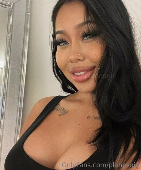 Naakte gelekte OnlyFans-foto van Planesgirl