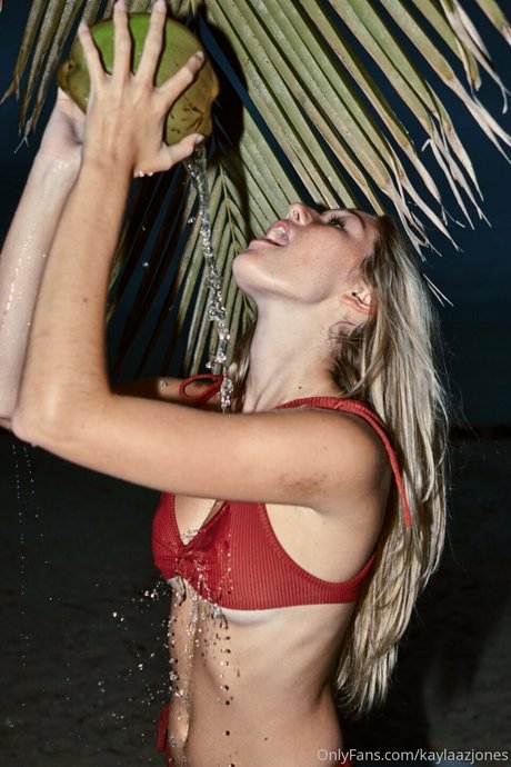 Naakte gelekte OnlyFans-foto van Kayla Jones