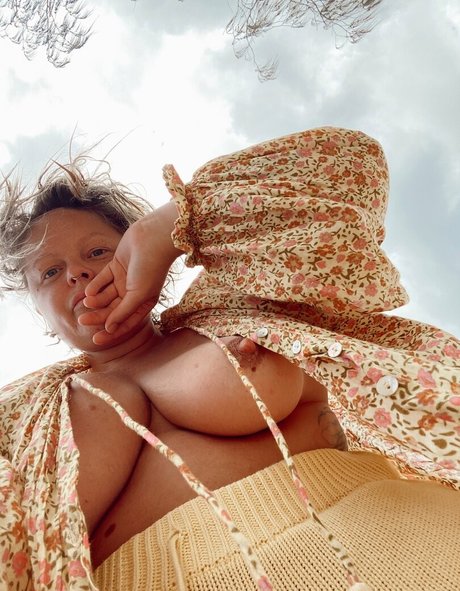 Naakte gelekte OnlyFans-foto van Tallulah Moon