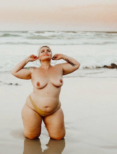 Naakte gelekte OnlyFans-foto van Tallulah Moon