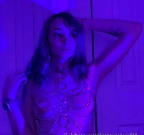 Naakte gelekte OnlyFans-foto van Arin