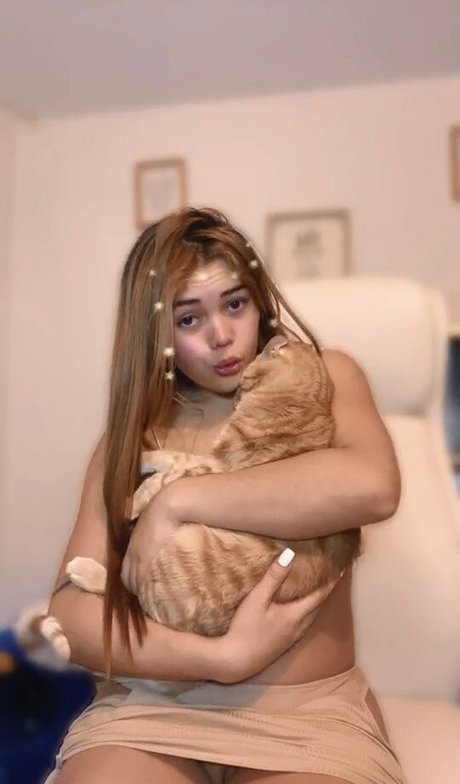 Naakte gelekte OnlyFans-foto van Caramelito