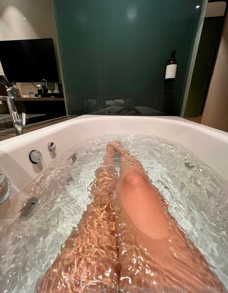 Naakte gelekte OnlyFans-foto van Emilemillers