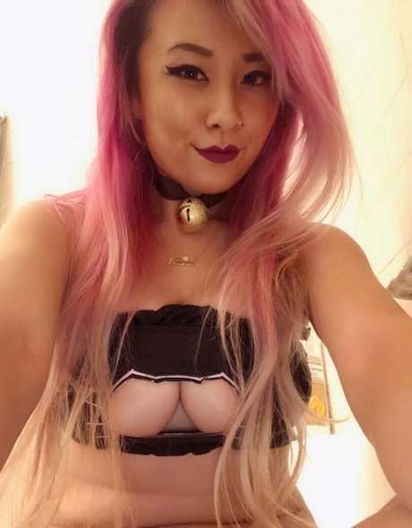 Naakte gelekte OnlyFans-foto van Raina Huang