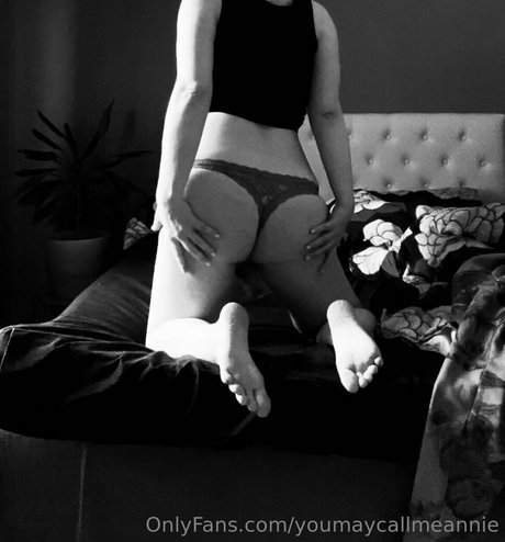 Naakte gelekte OnlyFans-foto van Youmaycallmeannie