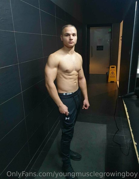 Youngmusclegrowingboy