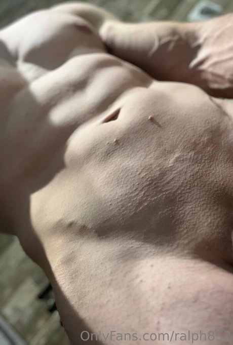 Naakte gelekte OnlyFans-foto van Ralph852