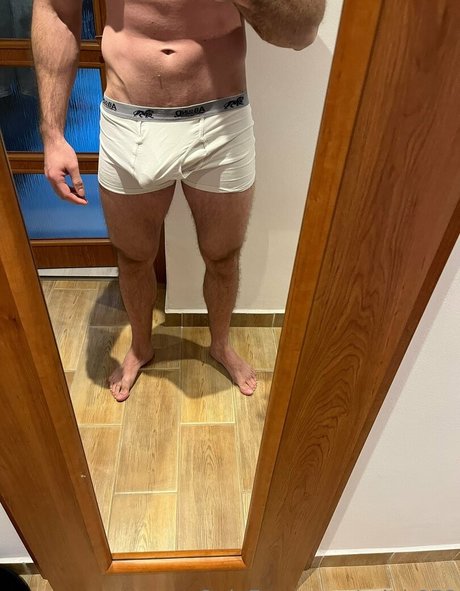 Naakte gelekte OnlyFans-foto van Ralph852