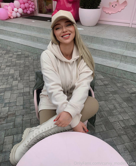 Curvy_model_kate