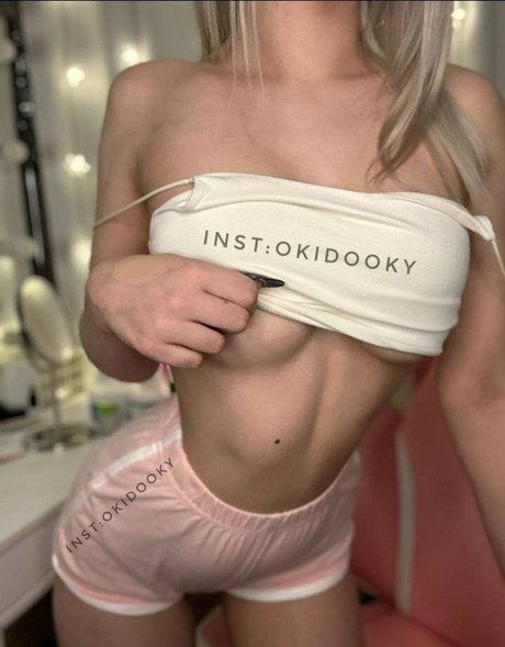 Naakte gelekte OnlyFans-foto van Okidooky