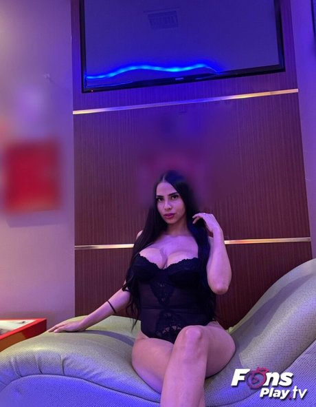 Naakte gelekte OnlyFans-foto van Kelly Espinoza