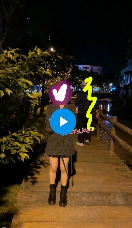 Naakte gelekte OnlyFans-foto van Lonelytoysfree