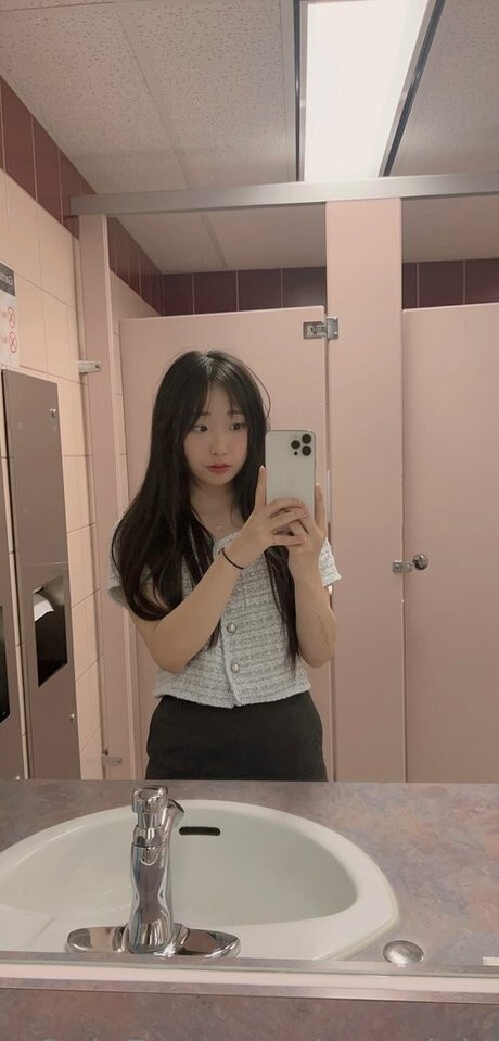 Naakte gelekte OnlyFans-foto van Awnnivip
