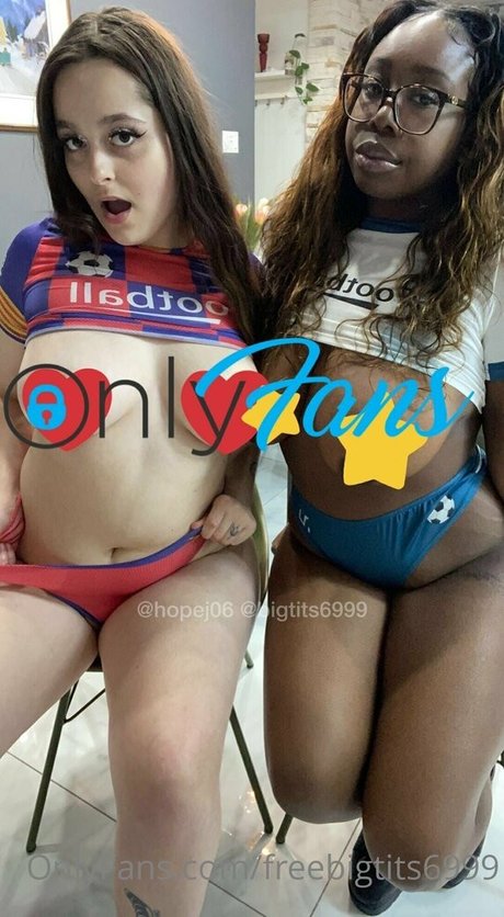 Naakte gelekte OnlyFans-foto van Freebigtits6999