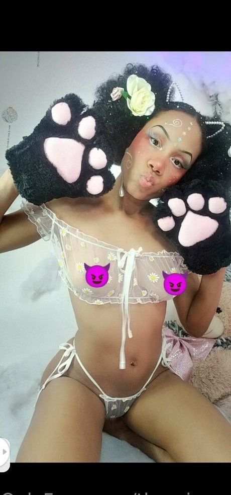 Naakte gelekte OnlyFans-foto van Therainqueen