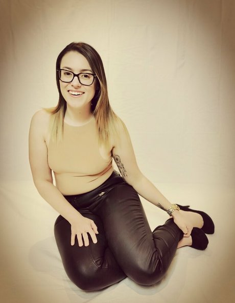 Naakte gelekte OnlyFans-foto van Innocenthotwifexxx