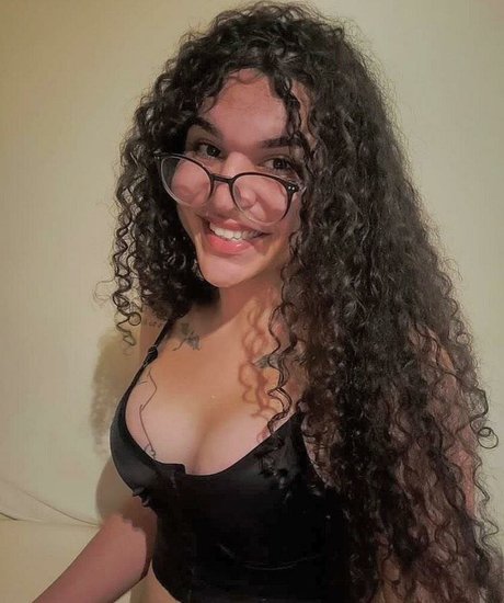 Naakte gelekte OnlyFans-foto van Juliana Veiga