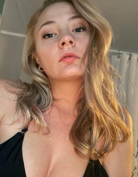 Naakte gelekte OnlyFans-foto van Nicole Aubrey