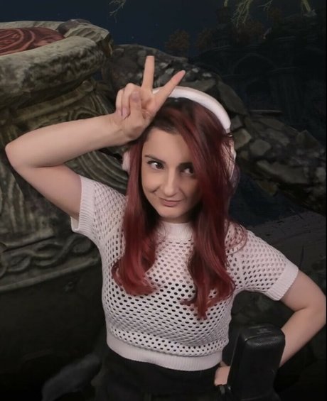 Naakte gelekte OnlyFans-foto van Anniefuchsia