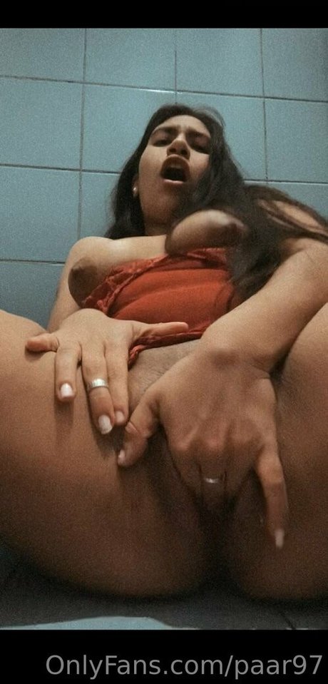 Naakte gelekte OnlyFans-foto van Paar97