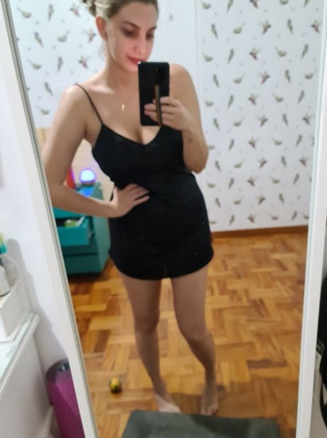 Naakte gelekte OnlyFans-foto van Carol Moreira