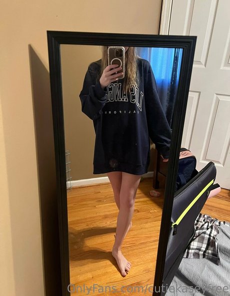 Naakte gelekte OnlyFans-foto van Cutiekaseyfree