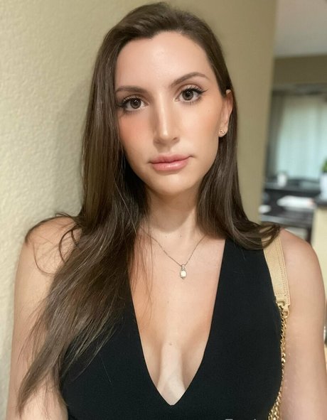 Naakte gelekte OnlyFans-foto van Evalord