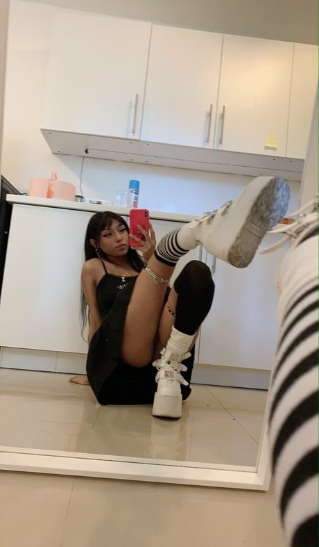 Naakte gelekte OnlyFans-foto van Sadgyaru