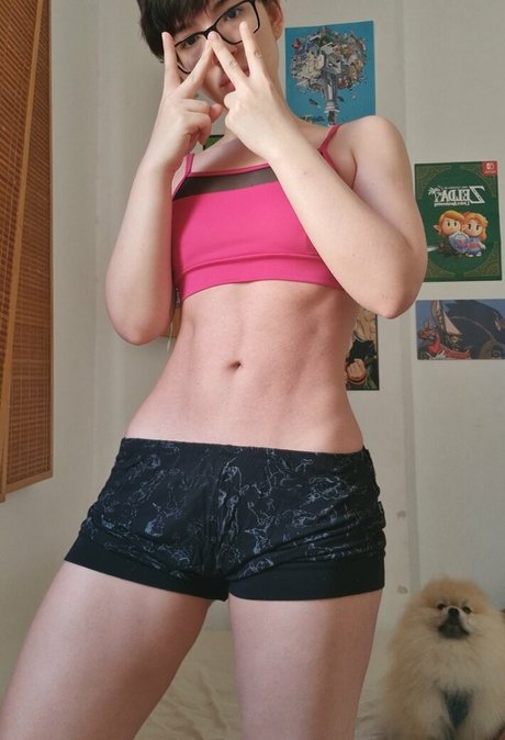 Naakte gelekte OnlyFans-foto van Faye Tan