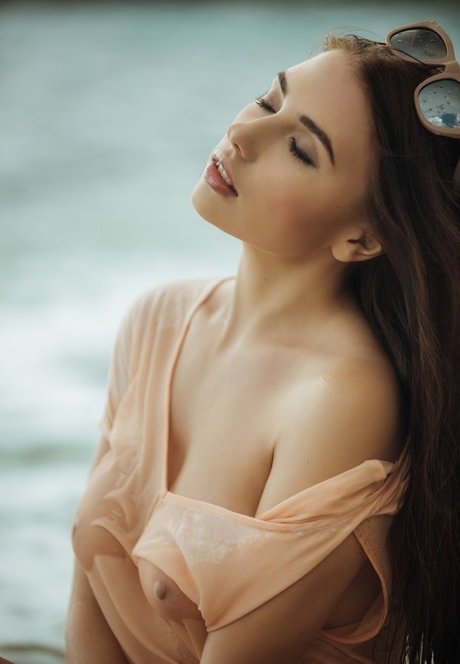 Naakte gelekte OnlyFans-foto van Niemira