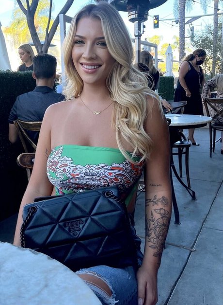 Naakte gelekte OnlyFans-foto van Honeypaige