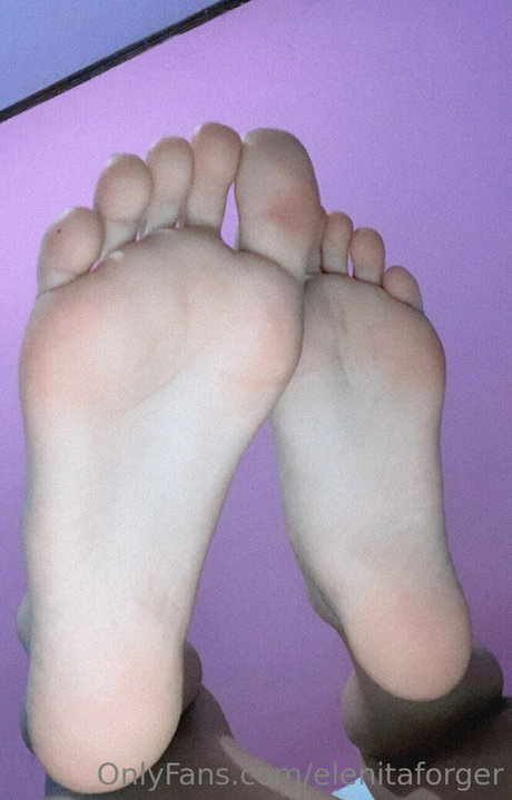 Naakte gelekte OnlyFans-foto van Elenitaforger