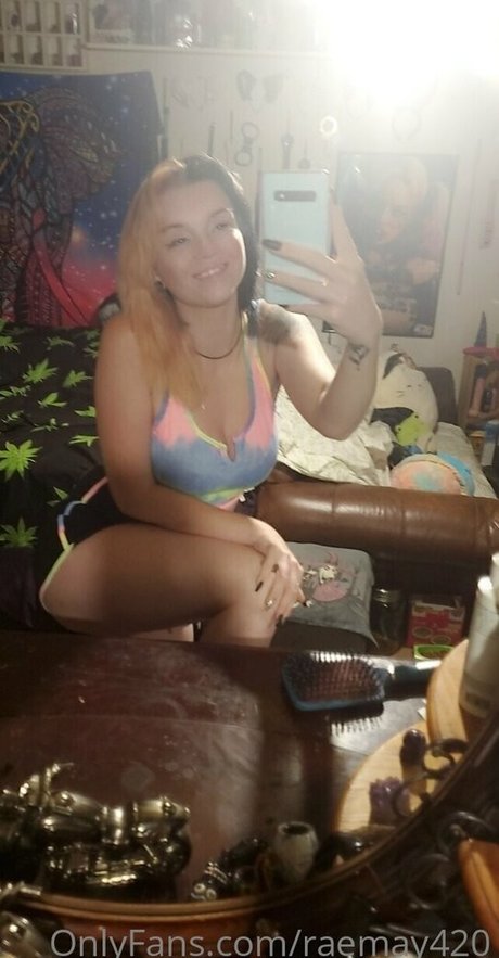 Naakte gelekte OnlyFans-foto van Raemay420