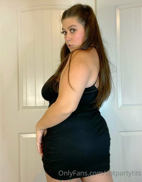 Naakte gelekte OnlyFans-foto van Cptpartytits