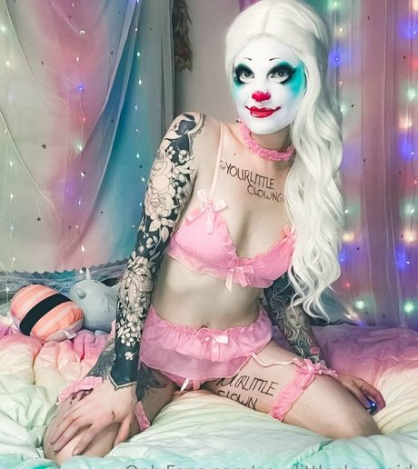 Naakte gelekte OnlyFans-foto van Yourlittleclowngirl