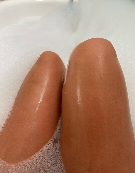 Naakte gelekte OnlyFans-foto van Cassridesyou